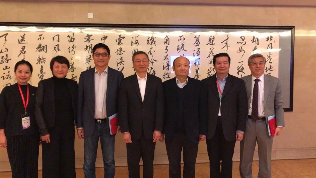 �й�ҽҩ���������������з�Ч��רҵίԱ�Ὠ������