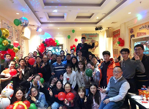 ����÷��չ�����ʵ���ҵ�Ļ��˶�