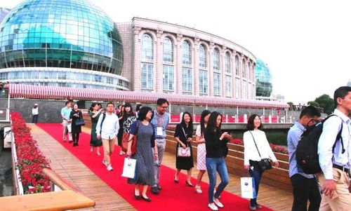 ������ʼ������������ǰ����������ļα��Ƿ׷�̤�Ϻ�̺������������ǰ����ͷ