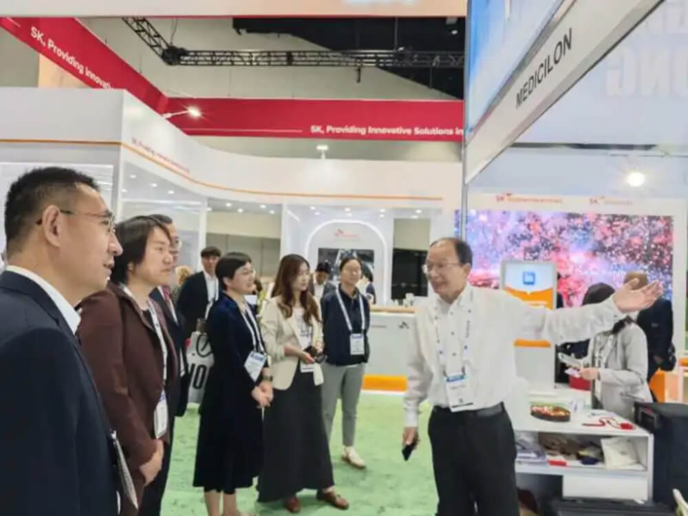 ÖйúפÃÀ¹ú´óʹ¹Ý½¹µã²ÎÔÞݰÁÙ²¢ÂÃÐÐÃÀ¸ß÷չ̨.jpg ÖйúפÃÀ¹ú´óʹ¹Ý½¹µã²ÎÔÞݰÁÙ²¢ÂÃÐÐÃÀ¸ß÷չ̨.jpg